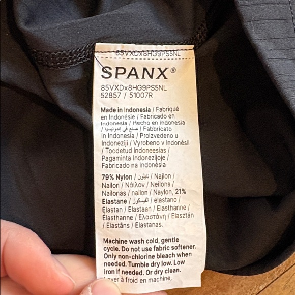 Black Spanx Women’s Tee Shirt NWOT - Picture 7 of 7